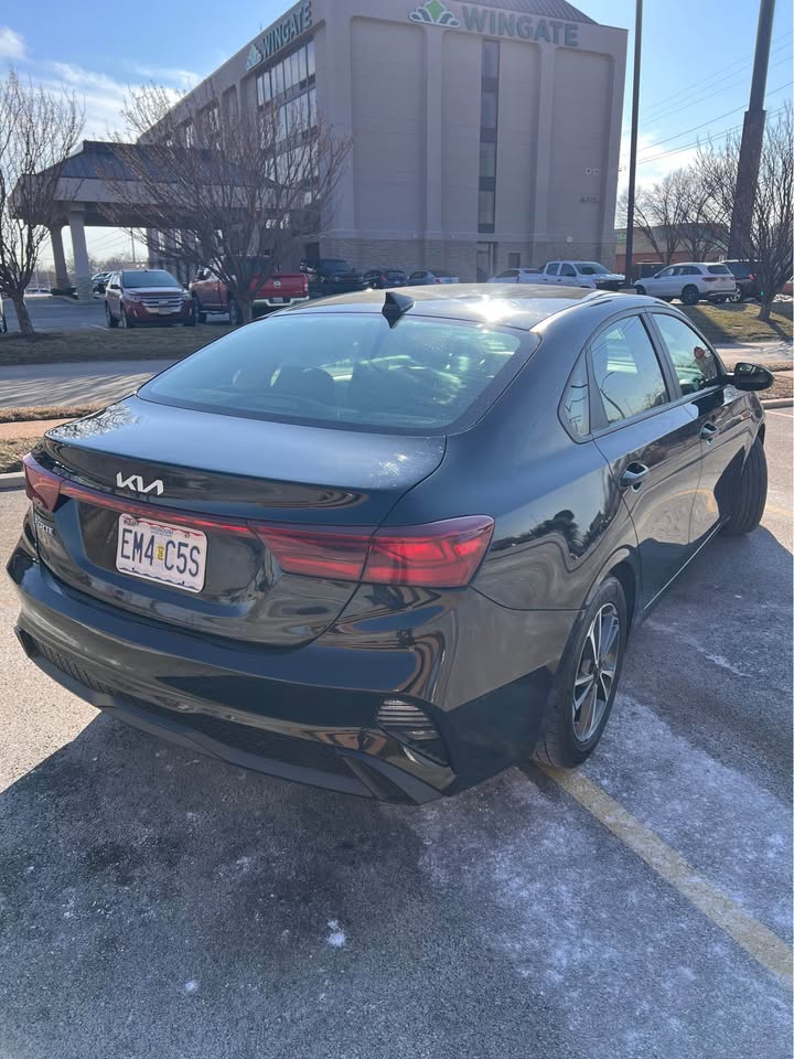 Kia Forte 2023 vista 3